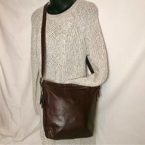 ROOTS VINTAGE MADE IN CANADA 100% LEATHER BROWN BUCKET CROSSBODY SHOULDER BAG